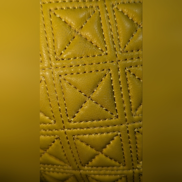 Kate Spade Wing It Pineapple Purse EUC - Picture 10 of 11